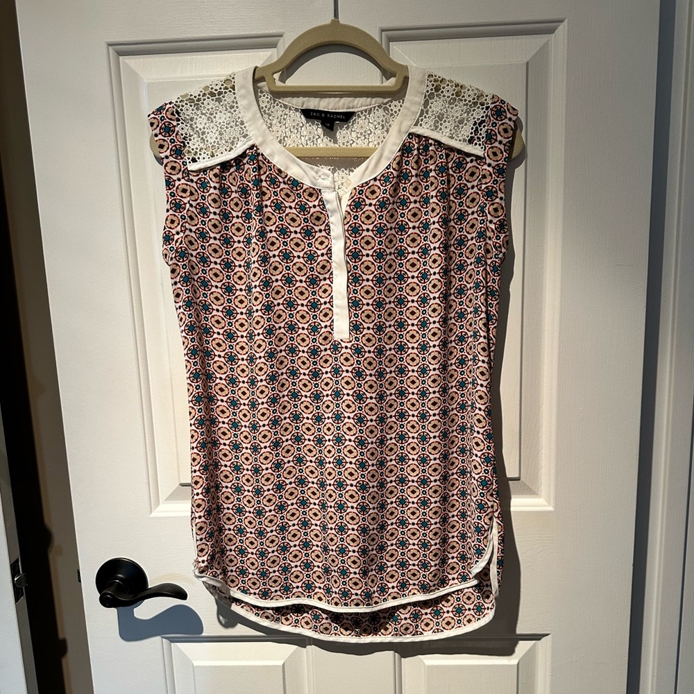 Zac & Rachel Patterned Top with Lace Shoulder Trim. Size Small